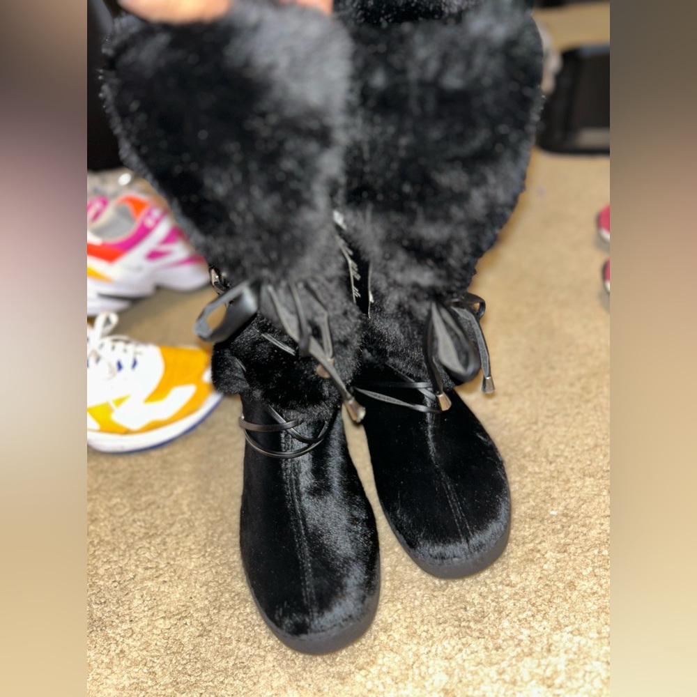 Brand new Oscar sport boots!!